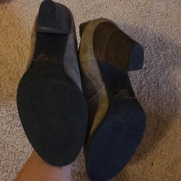 Clark’s Booties - Picture 4 of 4